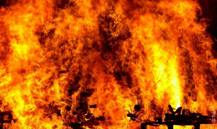 Пожар в Приморском районе: горел пивной магазин