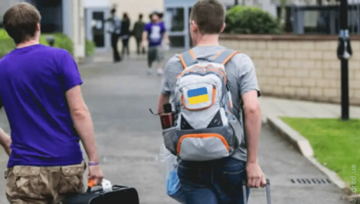 Виїзд військовозобов'язаних студентів на навчання за кордон