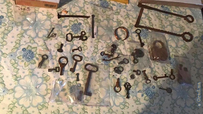 За пересылку артефактов за границу жительнице Беляевки грозит семь лет тюрьмы