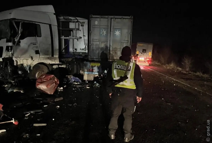 На трассе Одесса-Рени столкнулись три грузовых автомобиля