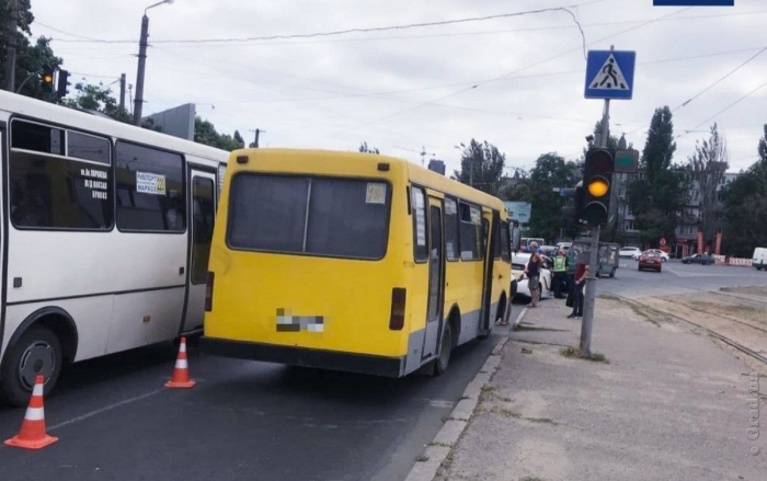 В Одессе маршрутка сбила пешехода