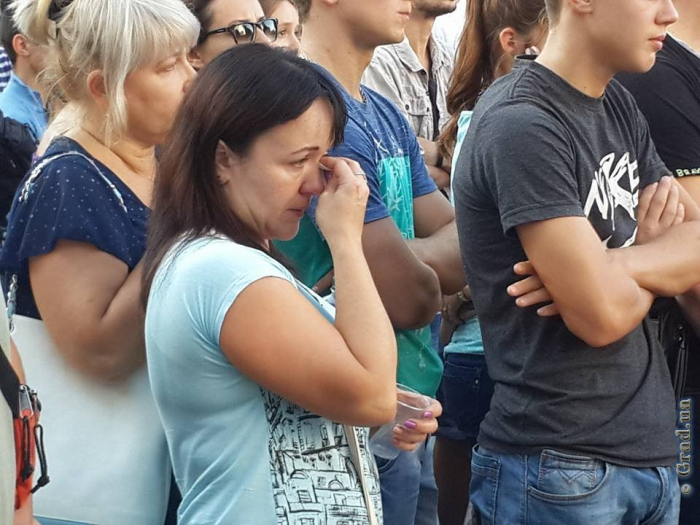 Одесситы проводят митинг у здания горсовета