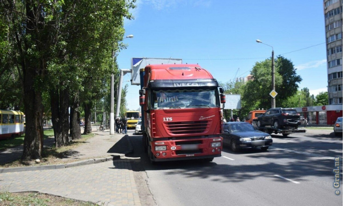 На поселке Котовского грузовой автомобиль сбил мужчину