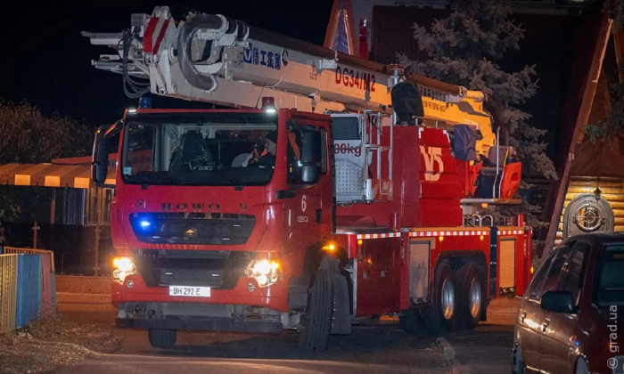 В Одесі 62 вогнеборці гасили пожежу в багатоповерхівці, є постраждалі