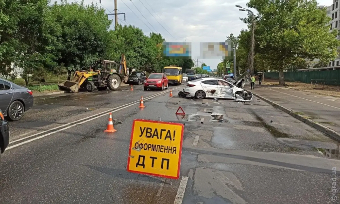 ДТП на Краснова: трактор зіткнувся з автівкою