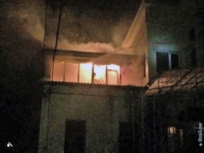 Ночной пожар в двухэтажном жилом доме на улице Преображенской