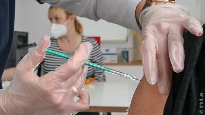 В Украине начали вводить бустерную дозу вакцины от коронавируса