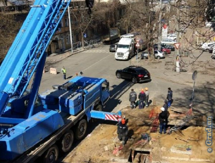 Из-за ремонтных работ в центре Одессы перекрыто движение