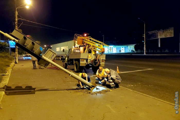 Вниманию водителей: на ул.Балковской поврежден один из светофоров