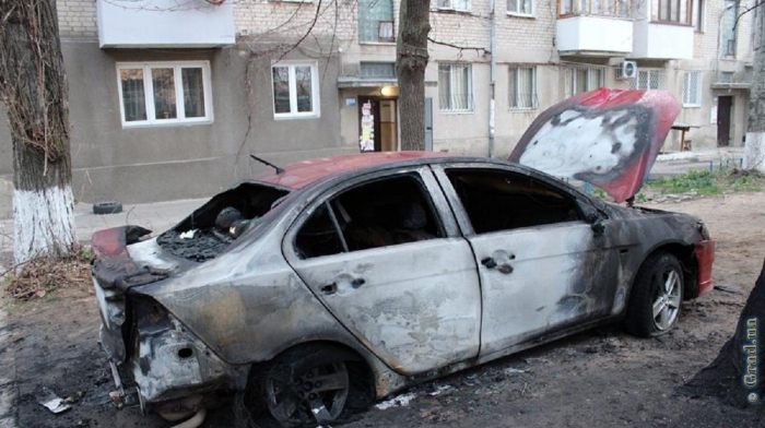 Mitsubishi сгорел в спальном районе Белгорода-Днестровского