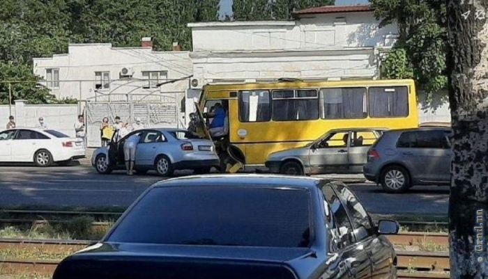 Причиной пробки на Котовского стали ДТП и неработающие светофоры