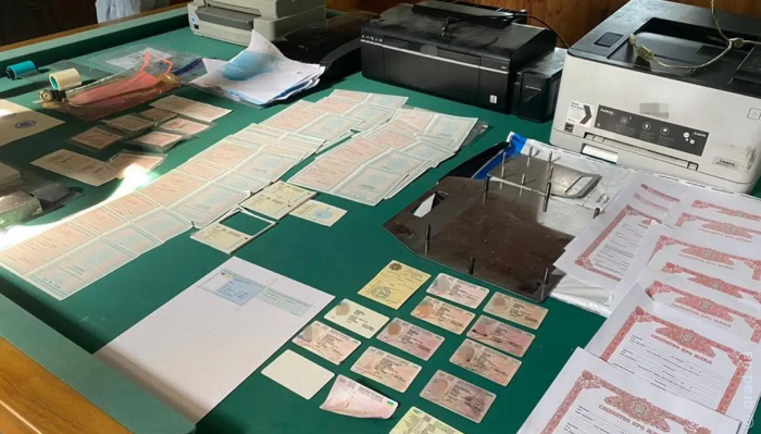 Фальшиві паспорти, права водія: СБУ ліквідувала підпільну друкарню