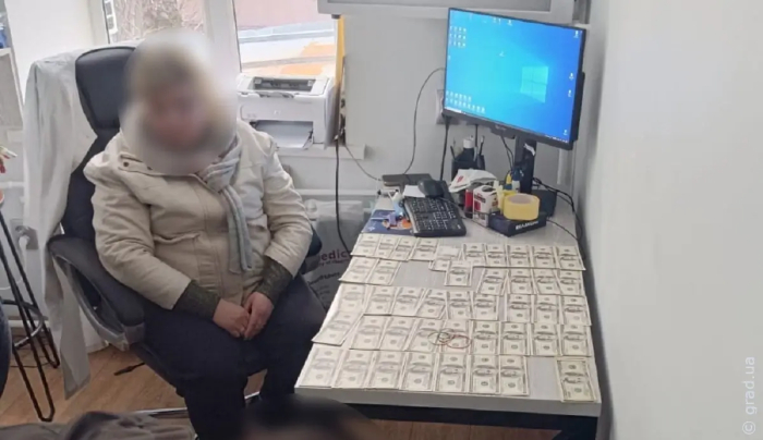В Одесской области медика задержали при получении взятки