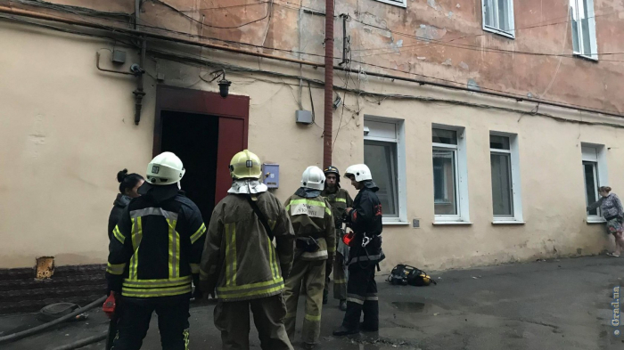 В центре Одессы горел трехэтажный жилой дом
