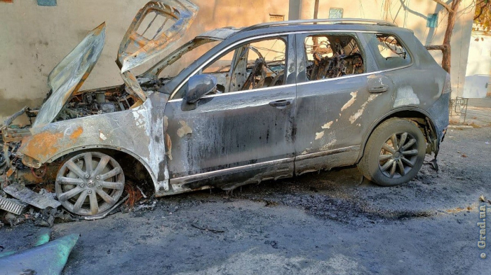 В Приморском районе ночью сгорел автомобиль