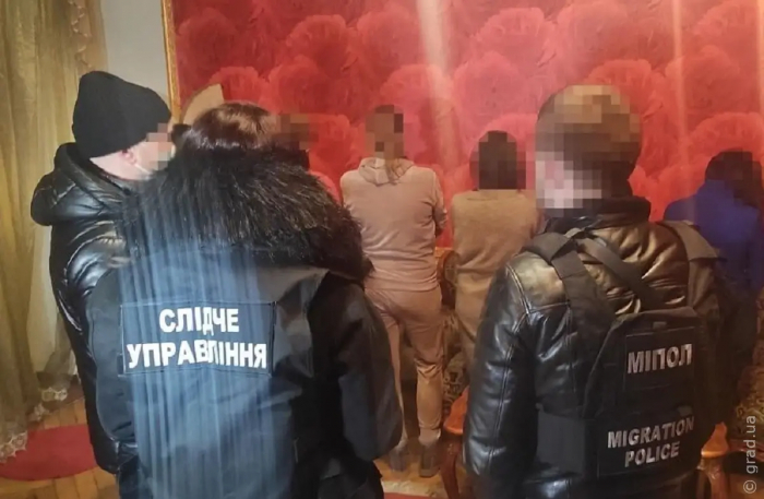 Нанимали на работу по объявлению в соцсетях: в Одессе задержали сутенёров