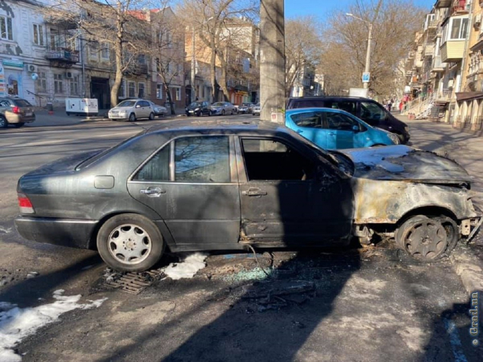 В центре Одессы сгорел «Mercedes»