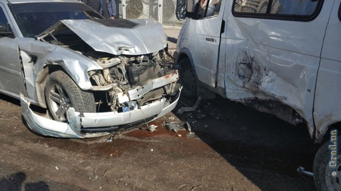 Сразу пять автомобилей столкнулись в Одессе