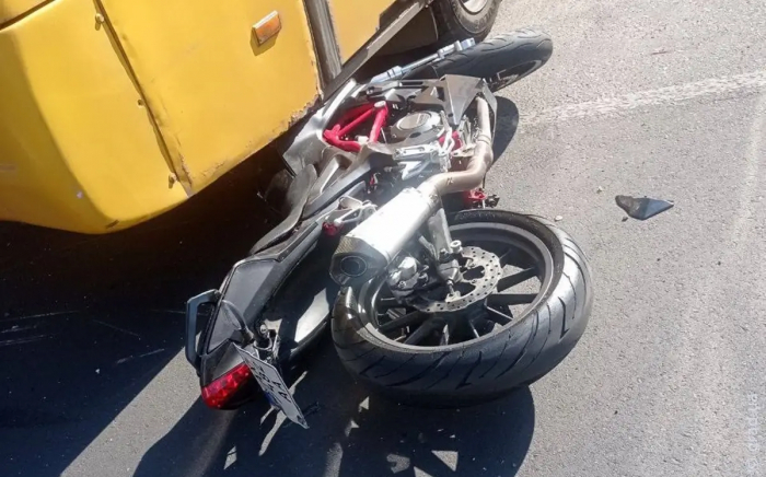 В Київському районі маршрутка збила мотоцикліста