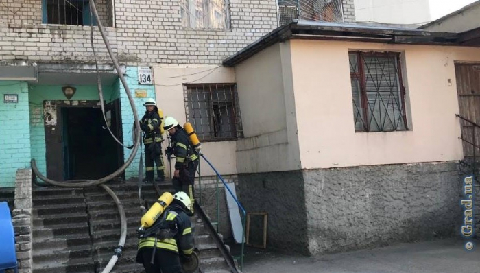 На поселке Котовского тушили пожар в 14-этажном доме