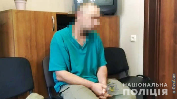 На территории одесской школы задержали мужчину с гранатой