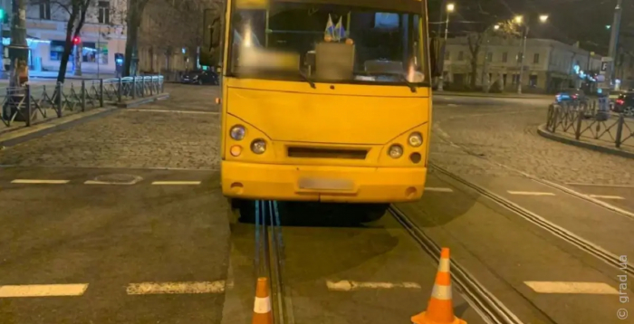 В центре Одессы маршрутный автобус сбил пожилую одесситку