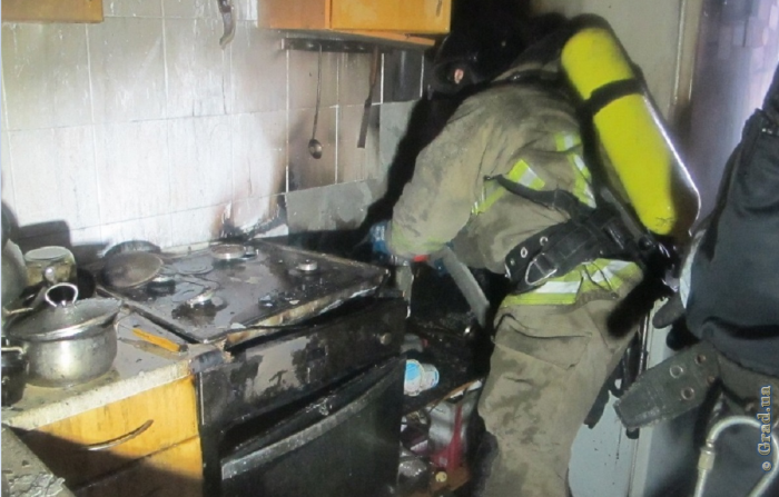 На Картамышевской тушили пожар в 10-этажном доме