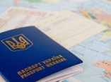 Фотокарточки в действующие паспорта вклеивать все-таки будут