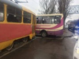 В Одессе столкнулись трамвай и автобус (фото)