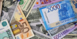 Українці стали менше купувати валюту