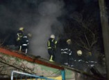 В Одессе сгорел жилой дом и гараж (фото)