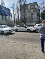 Две аварии на улице Краснова: пробки образовались в обе стороны