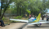 В Одессе самолет упал на дорогу