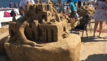 Сказочные фигуры из песка на одесском пляже