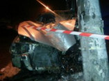Ночью на Фонтане автомобиль влетел в электроопору: водитель погиб (фото)