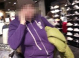 Молодая одесситка попалась на краже свитеров (фото)