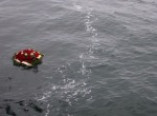 В Одессе на воду спущен памятный венок