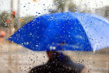 Не ховайте парасольки: в Одесі не вщухає штормове попередження