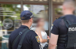 вербовала девушек