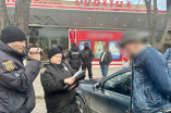 Продал автомат Калашникова: полиция задержала реализатора