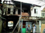 Жильцам сгоревшего дома на Молдаванке оказывается помощь