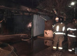 В результате взрыва автомобиля загорелся жилой дом