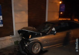 Ночное ДТП в Одессе:  BMW влетел в стену  жилого дома