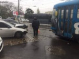 В Одессе столкнулись трамвай и автомобиль (фото)