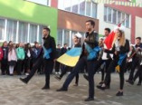 В школе №84 прошла линейка ко Дню защитника Украины