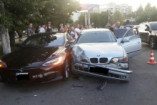 В Одессе BMW врезался в припаркованный электрокар