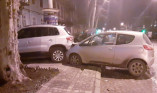 В центре Одессы водитель на «Mitsubishi» протаранил припаркованный автомобиль