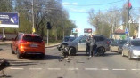 В Одессе иномарка разбилась о трамвайную остановку