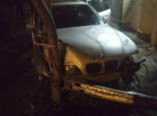 В Одессе пьяный гонщик протаранил четыре автомобиля и влетел в дерево (фото)