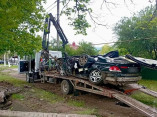 В Одесской области водитель BMW влетел в электрический столб
